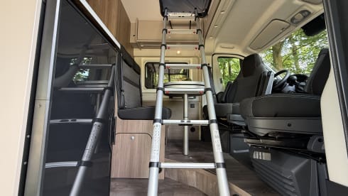 4p Carado Campervan with Pop-Up roof 