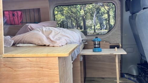 Blue – 2p Renault campervan uit 2008