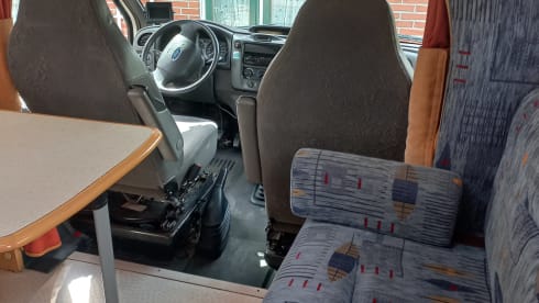 4p Chausson semi-integrated uit 2002