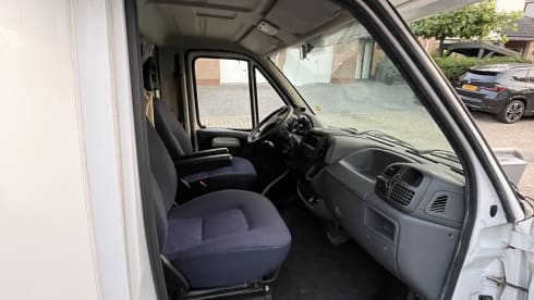 Sun traveller – Very neat and complete 6p Knaus alcove built in 2005 with air conditioning