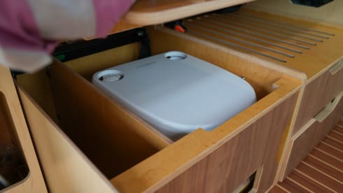 Amigo – 4p Volkswagen bus from 2016