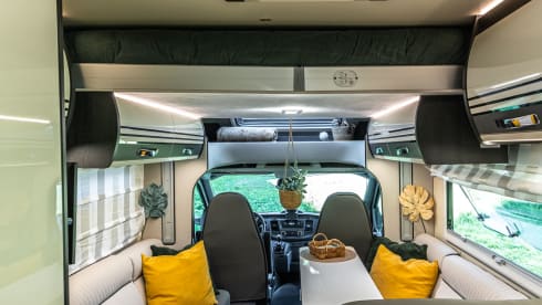 4p 2022 Roller Team – Extra spacious and free camping (330Ah battery, air conditioning and furnishings)