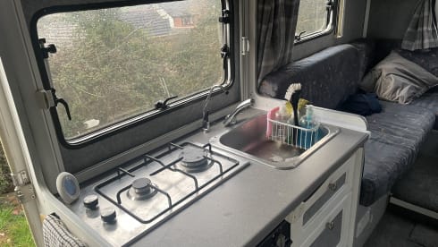 4-Bett, netzunabhängiger, modernisierter Fiat Ducato mit U-Lounge