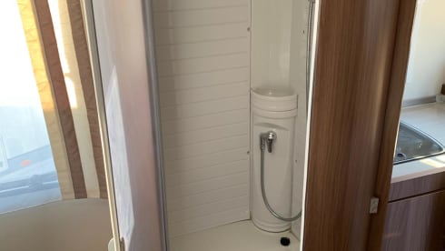 EXTRA DAYS Available Luxury Super Cozy Camper king-size bed / full air conditioning