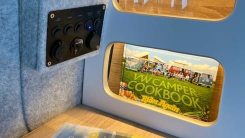 Tilly – Rox Campers - Luxury 4 Berth VW T6 Campervan with Night heater
