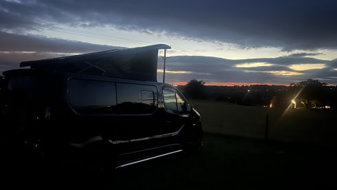 Viv – Vauxhall Vivaro 4 Berth Pop Top
