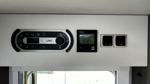 21 LMC 660 G – 22 LMC Tourer H660G 2 person Camper