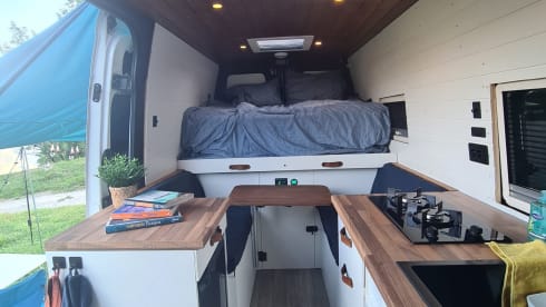 Olaf – Neat conversion Volkswagen Crafter L2H2