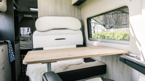 Jackie's hut – Beautiful Peugot Camperbus, 150 HP