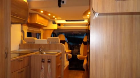 Neat, complete and comfortable family camper