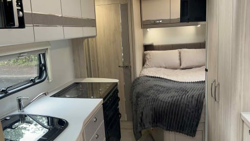 4 berth Peugeot autoquest pioneer 155 2025