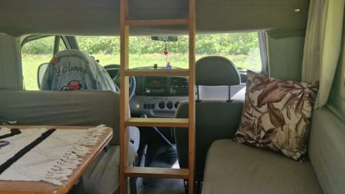 Happy – 4-seater Ford Alcove from 1996