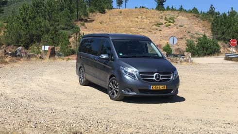 Mercedes-Benz 250D Marco Polo