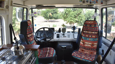 Barry – Unique off-grid oldtimer Mercedes 508 camper