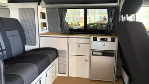 4p Volkswagen campervan uit 2019