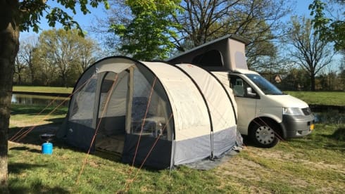 Buurman&Buurman – Camper VW T5 con tendalino e posto letto in piano