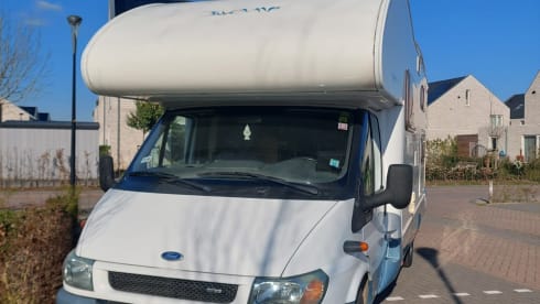 Ruime Ford transit alkoof 6p uit 2006 met stapelbed