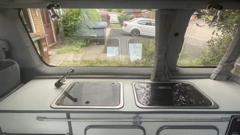 Oli  – Campervan Toyota a 2 posti letto del 2011