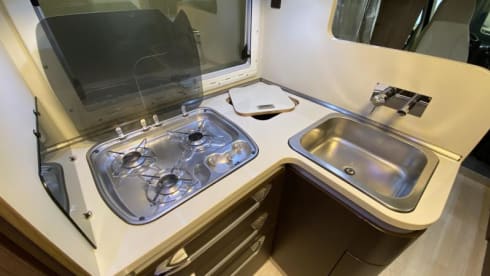 Kempi – 4 person luxury camper with super nice layout