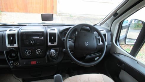 Gerty – 6 Berth Luxury Motorhome
