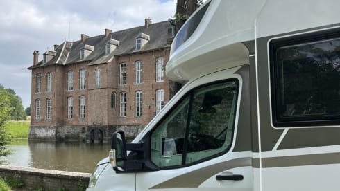 Louis – McLouis semi-integrated from 2024 automatic