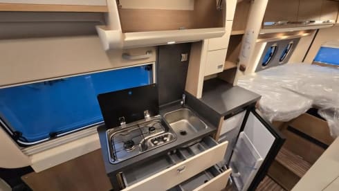 Freedom and enjoyment with our compact Malibu Buscamper (160 HP automatic)