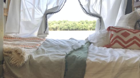 Ayub – old-school Mercedes fire bus and off grid camper