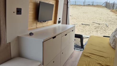 Boxy – Spacious off-grid bus camper 'Boxy' 2/3 pers. (2014)