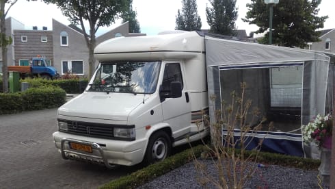 Unique Camper for an Unforgettable Adventure New 2.5 Turbo diesel engine