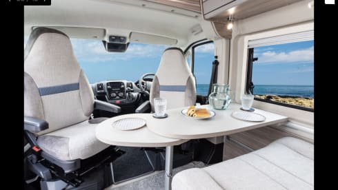 Ronnie – 3 berth Compass CV 40