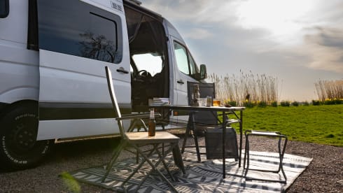 Gigi – 2p Mercedes Sprinter Off Grid (Bed 02m05!)