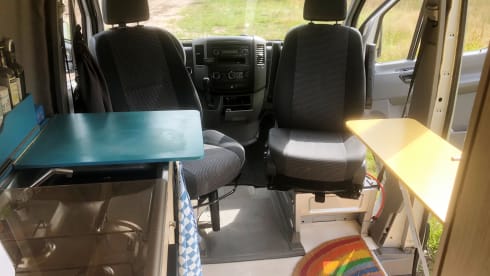 Laura – Delicious compact machine with all amenities and 2x air conditioning!