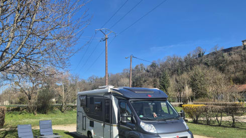 2p Bürstner semi-integrated uit 2014