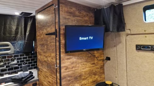 Stag – OFF-GRID 2 berth Shower Kitchen Heating - bedding included - Campervan 2016