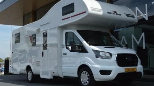 Fully equipped family camper from 2022