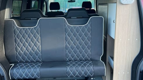 YT72KEJ NOMAD –  4 Berth Nomad Camper Romford -Romford