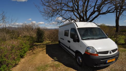 Fully equipped 2-person Renault camper van with bed up to 175 x 205 cm