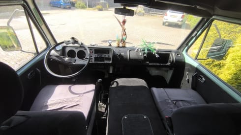 Blue Ocean  – 2p Volkswagen campervan uit 1981