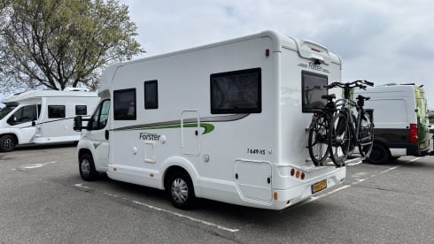 Compact luxury 4 pers. camper 2021 with lots of living space. Euro6 / 140hp 