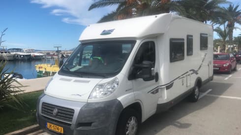 Maatje  – 2p McLouis semi-integrated uit 2011