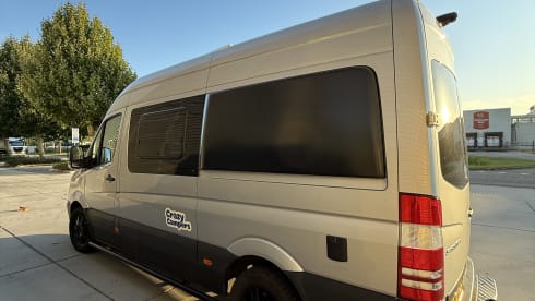 Crazy camper – 2p Mercedes-Benz bus uit 2017