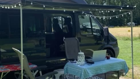 Ford-Campingbus für 4 Personen, Baujahr 2010