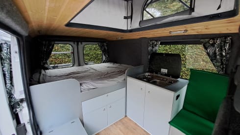 Peugeot boxer with fixed bed and large lifting roof