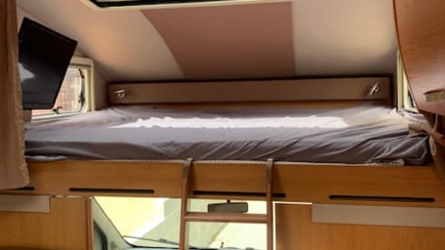 Harlie – 6 berth Euramobil Activa 820 HS 3.0L tag axle 