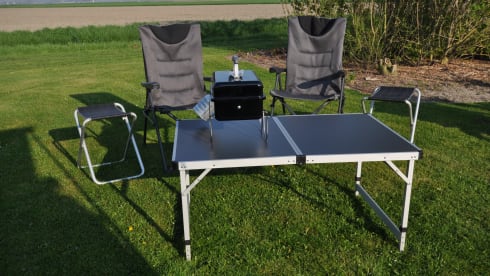 Fully equipped 2-person Renault camper van with bed up to 175 x 205 cm