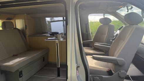 4p Volkswagen campervan uit 2004
