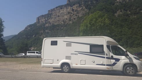 Macey – Fiat-Halbintegriertes Wohnmobil mit 5 Schlafplätzen ab 2026