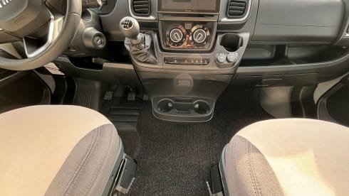 Pol – luxurious long bus camper!