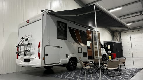 Jelle  – 4pers burstner semi-integrated with queen bed