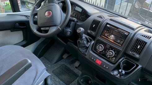 Luigi – La Strada Avanti EB: compact motorhome with twin bed and all the comforts